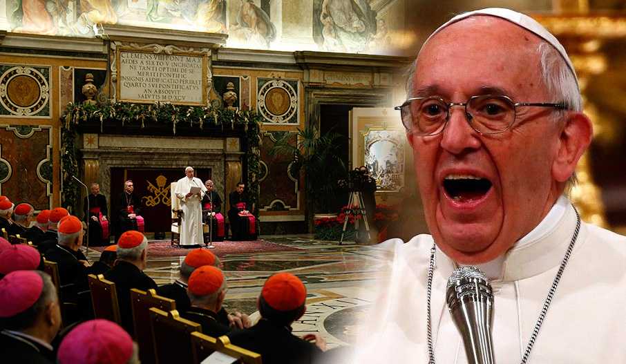 Папа Римский устанавливает новые правила для католических священнослужителей.