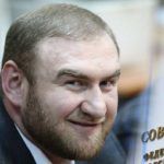 Совет Федерации прекратил полномочия сенатора Арашукова, обвиняемого в хищении энергоресурсов на 30 млрд. рублей