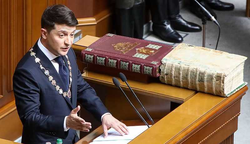 Вступивший в должность президент Зеленский заявил о роспуске парламента