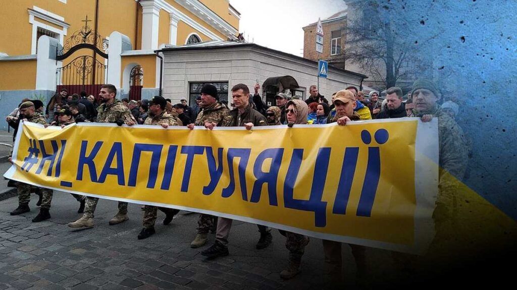 Радикалы в Киеве отправились маршем к российскому посольству