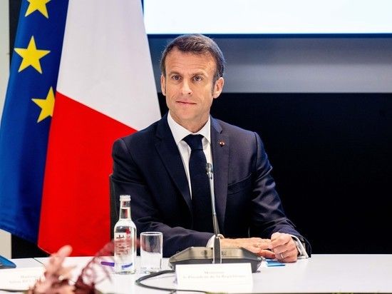 Макрон заявил, что Франция будет помогать Украине «выстоять»