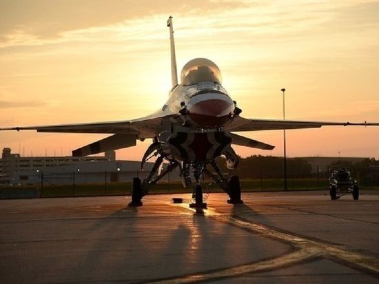 Военный эксперт Шкурлатов спрогнозировал передачу Украине истребителей F-16 в ближайшие полгода