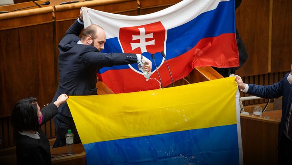 СМИ: Словакия приняла решение прекратить военную помощь Украине